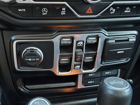 Used 2022 Jeep Wrangler Unlimited Sahara w/ LED Lighting Group image 30