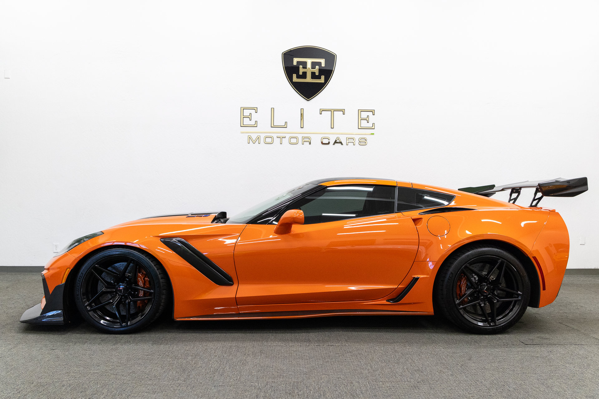 Used 2019 Chevrolet Corvette ZR1 RWD image 2
