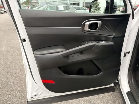 Used 2023 Kia Sorento S w/ Panoramic Sunroof Package image 11