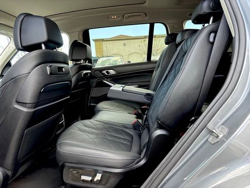Used 2024 BMW X7 xDrive40i AWD/4WD image 11