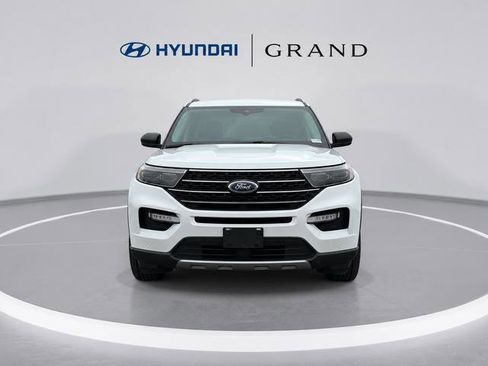 Used 2023 Ford Explorer XLT w/ Equipment Group 202A RWD image 2