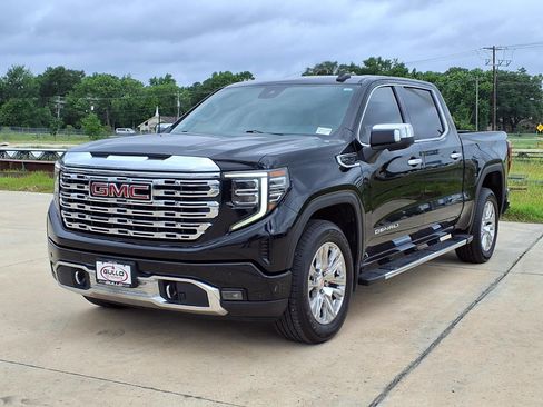 Used 2022 GMC Sierra 1500 Denali AWD/4WD image 3