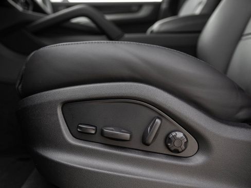 Certified 2026 Porsche Cayenne Coupe image 23