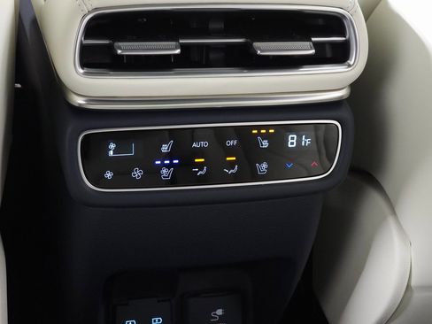 Used 2025 Genesis GV80 3.5T Prestige image 43