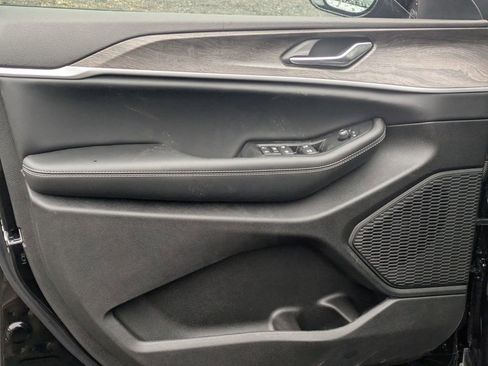 New 2026 Jeep Grand Cherokee Altitude image 10