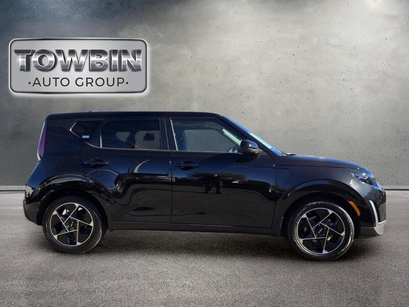Certified 2025 Kia Soul EX FWD image 3