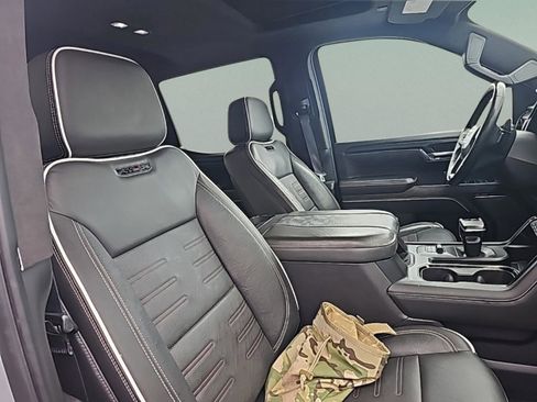 Used 2024 GMC Sierra 1500 AT4X image 32