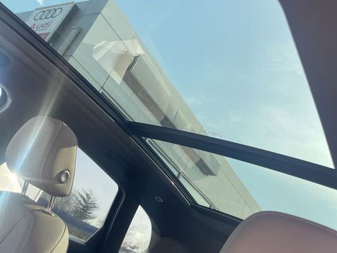 Used 2025 Audi Q5 Premium w/ Convenience Package image 9