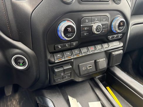 Used 2021 GMC Sierra 1500 AT4 w/ AT4 Premium Package AWD/4WD image 25