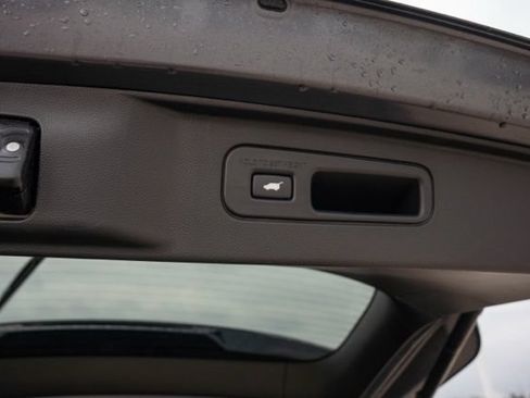 Used 2025 Honda Pilot Touring image 11