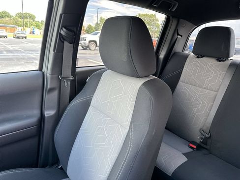 Used 2022 Toyota Tacoma TRD Off-Road AWD/4WD image 12