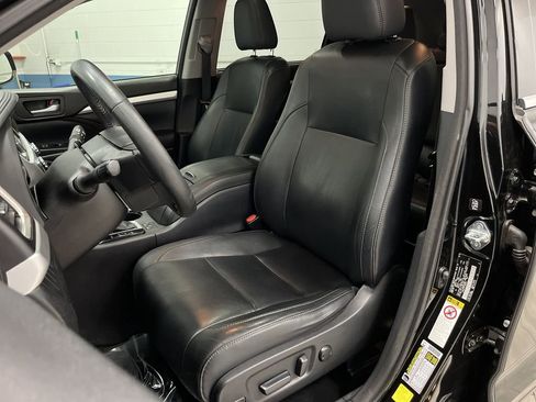 Used 2015 Toyota Highlander XLE image 4