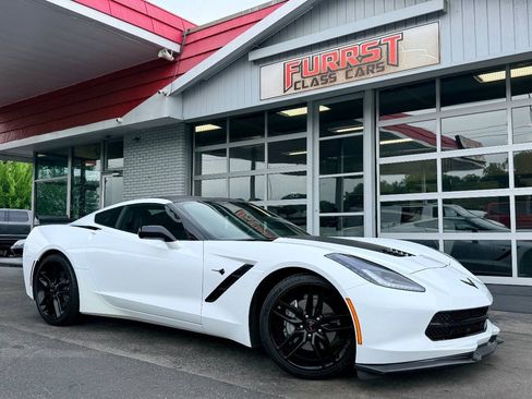 Used 2018 Chevrolet Corvette Stingray Coupe w/ Carbon Flash Badge Package RWD image 1