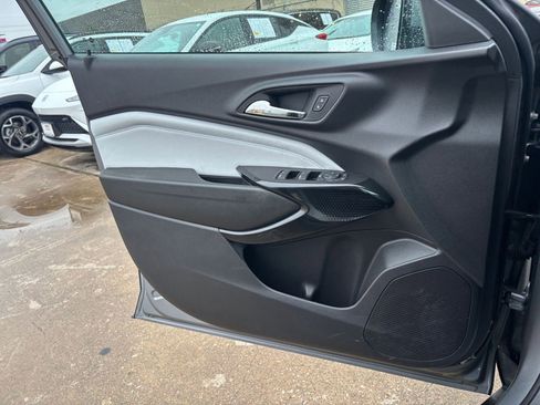 Used 2025 Chevrolet Trax LT image 20