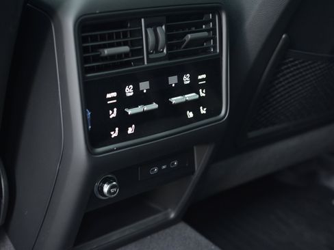 Certified 2026 Porsche Cayenne GTS AWD/4WD image 27