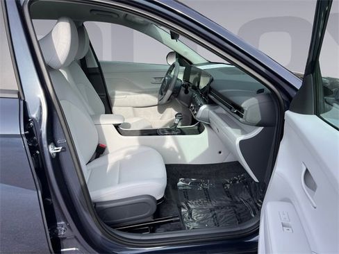 Used 2025 Hyundai Kona SE image 17