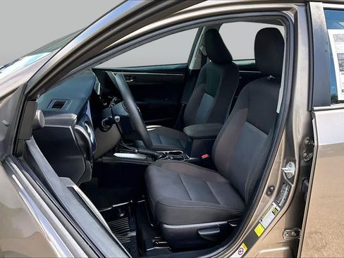 Used 2018 Toyota Corolla LE FWD image 9