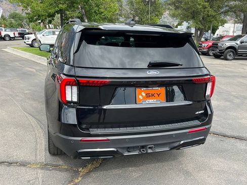 Used 2025 Ford Explorer ST-Line w/ ST-Line Street Pack AWD/4WD image 11