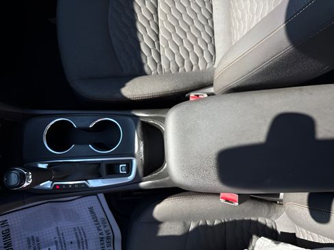 Used 2018 Chevrolet Equinox LT FWD image 39