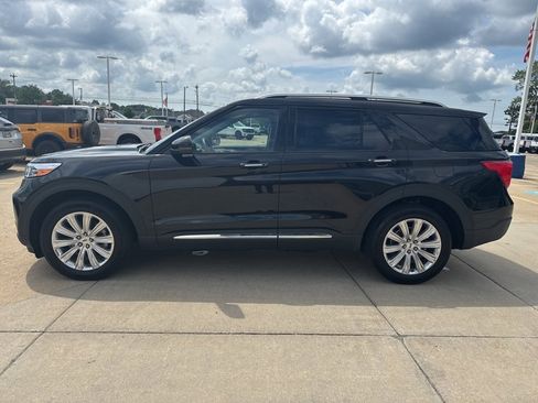 Used 2022 Ford Explorer Limited w/ Limited Technology Package image 4