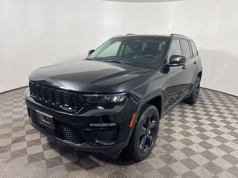 Certified 2023 Jeep Grand Cherokee Limited w/ Black Appearance Package image 3