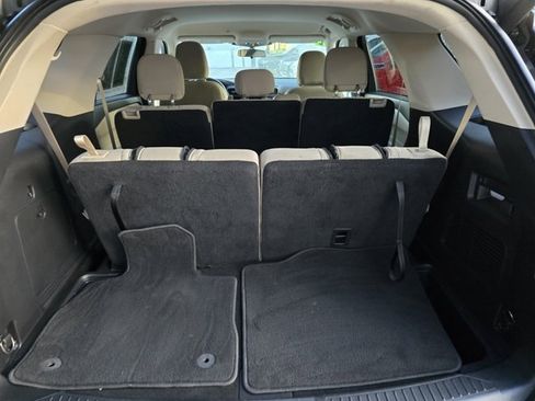 Used 2022 Ford Explorer XLT image 38