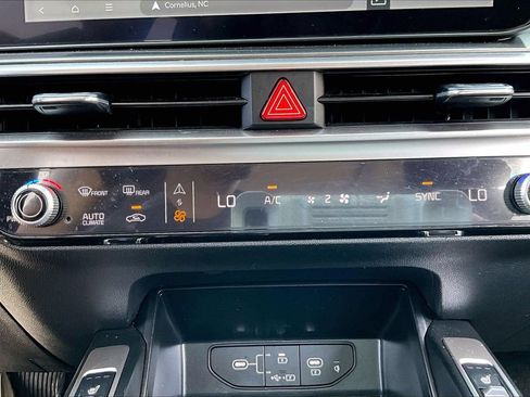 Used 2025 Kia Sorento S w/ Panoramic Sunroof Package FWD image 18
