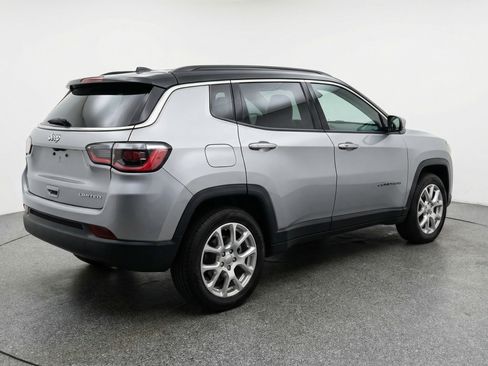 Used 2025 Jeep Compass Limited AWD/4WD image 9