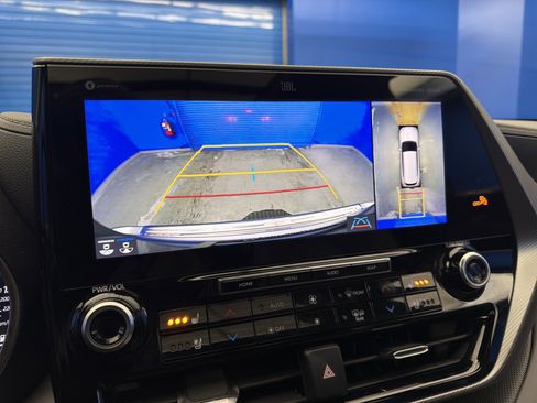 Used 2021 Toyota Highlander Platinum image 22