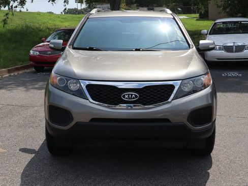 Used 2013 Kia Sorento LX FWD image 2