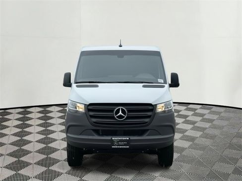 Used 2024 Mercedes-Benz Sprinter 2500 image 5