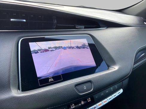 Used 2023 Cadillac XT4 Luxury w/ Cold Weather Package FWD image 29
