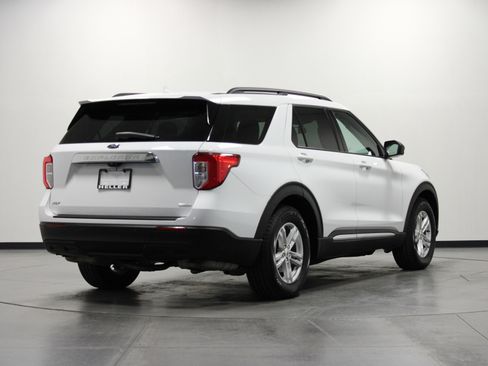 Used 2020 Ford Explorer XLT image 4