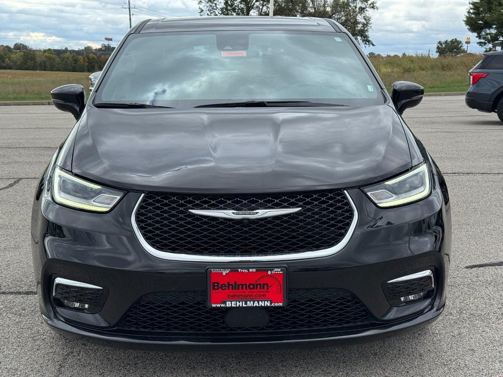 Used 2025 Chrysler Pacifica Select FWD image 12