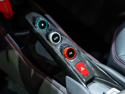 Certified 2021 Ferrari F8 Tributo RWD image 39