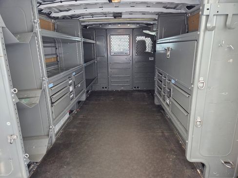Used 2020 Nissan NV 3500 SV image 26
