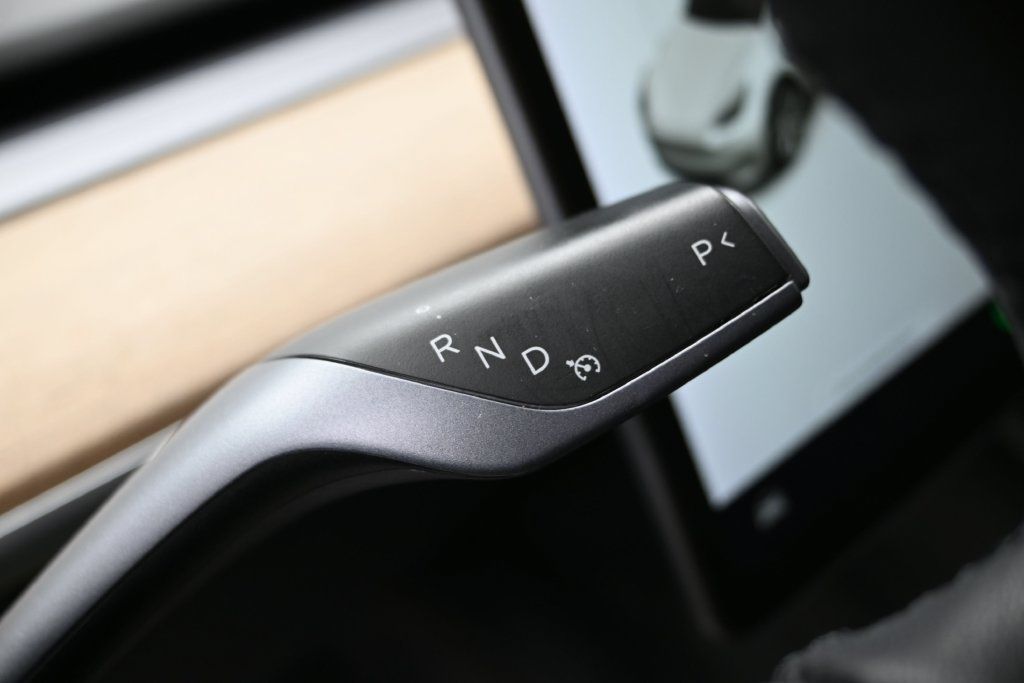 Used 2021 Tesla Model Y Long Range AWD/4WD image 21