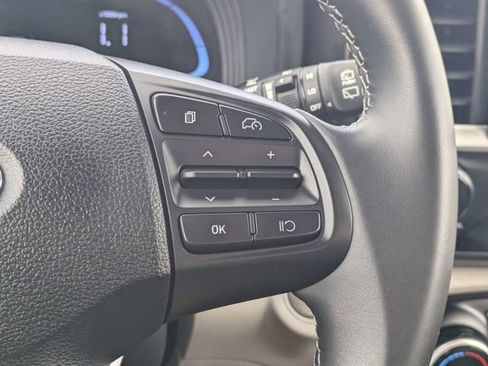 Used 2025 Hyundai Venue SEL image 26