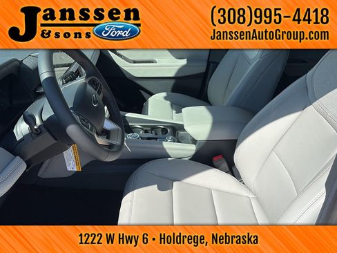 New 2025 Ford Explorer Active w/ Active Comfort Package image 10