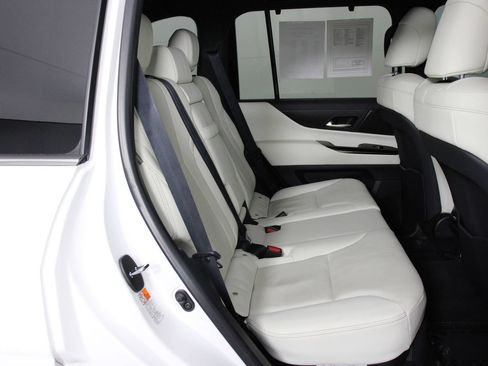 Used 2024 Lexus LX 600 4WD w/ Luxury Package image 29