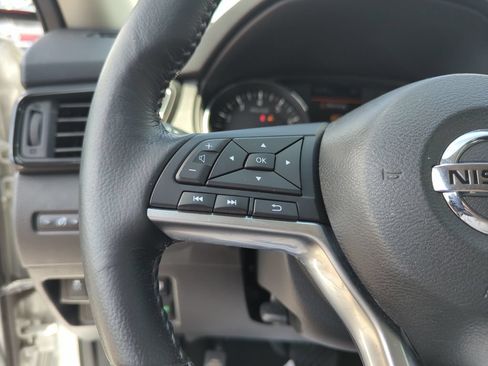 Used 2018 Nissan Rogue SV FWD image 42