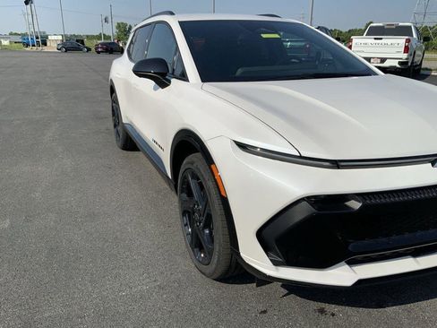 New 2025 Chevrolet Equinox EV RS image 17