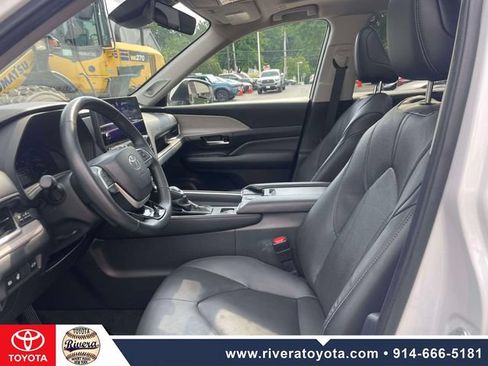 Certified 2024 Toyota Grand Highlander AWD image 17