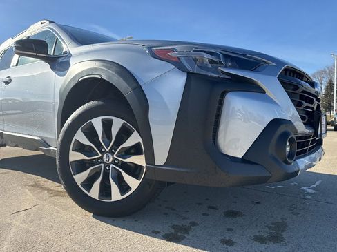 Used 2023 Subaru Outback Limited image 3