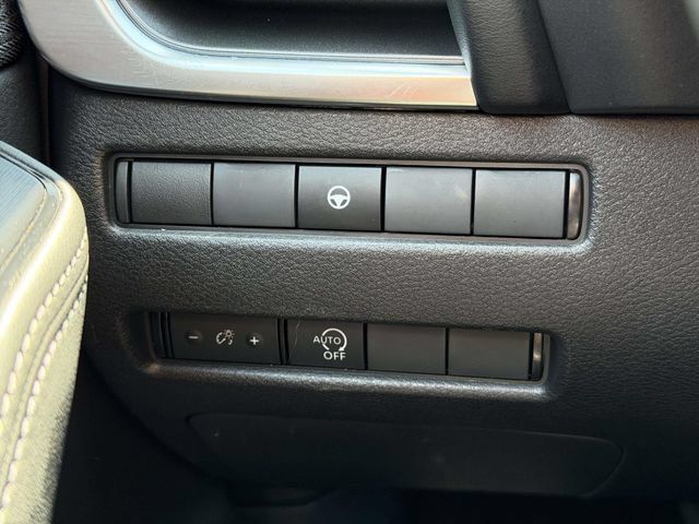 Used 2023 Nissan Rogue SV AWD/4WD image 25