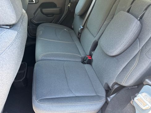 Used 2025 Jeep Wrangler Willys AWD/4WD image 21