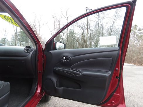 Used 2019 Nissan Versa SV image 12