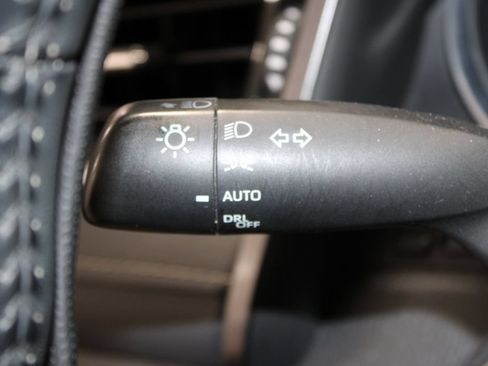 Used 2018 Toyota Camry SE FWD image 18