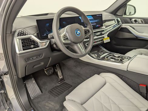 New 2026 BMW X5 xDrive50e w/ M Sport Package image 4