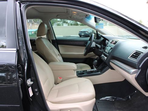 Used 2016 Subaru Outback 2.5i Limited AWD/4WD image 17